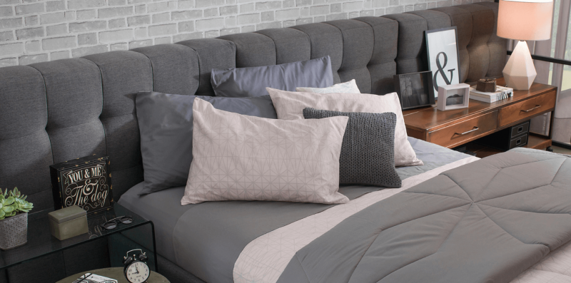 As cabeceiras com estofado agregam conforto e requinte à decoração