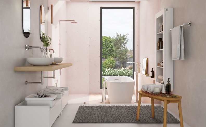 banheiro moderno com tom rosado, madeira e janela