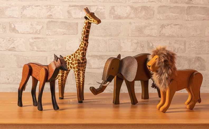 animais esculpidos em madeira - artesanato brasileiro
