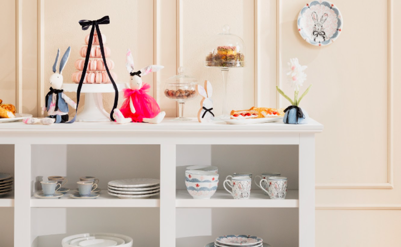 itens para mesa posta de páscoa com adornos de mesa, louças, sobremesas para ajudar na decoração e outros itens