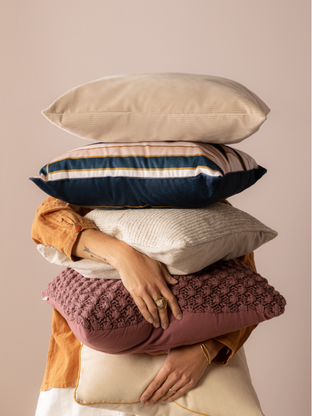 Como escolher as almofadas para sofá e combinar com estilo